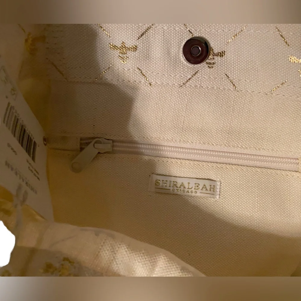 NWT Shiraleah Chicago, Gold Bee canvas tote bag with matching pouch